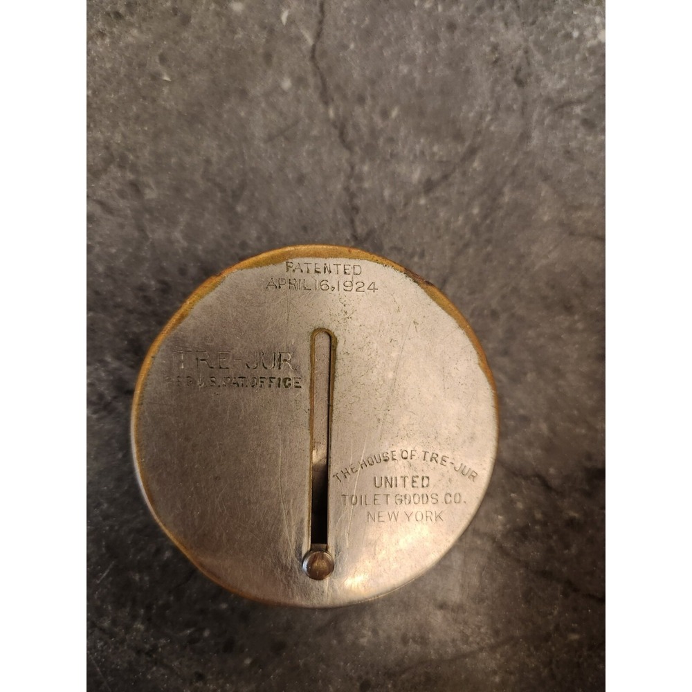 Vintage Make-Up / Blush Compact Pat Of Tre-Jur Inc. View 2